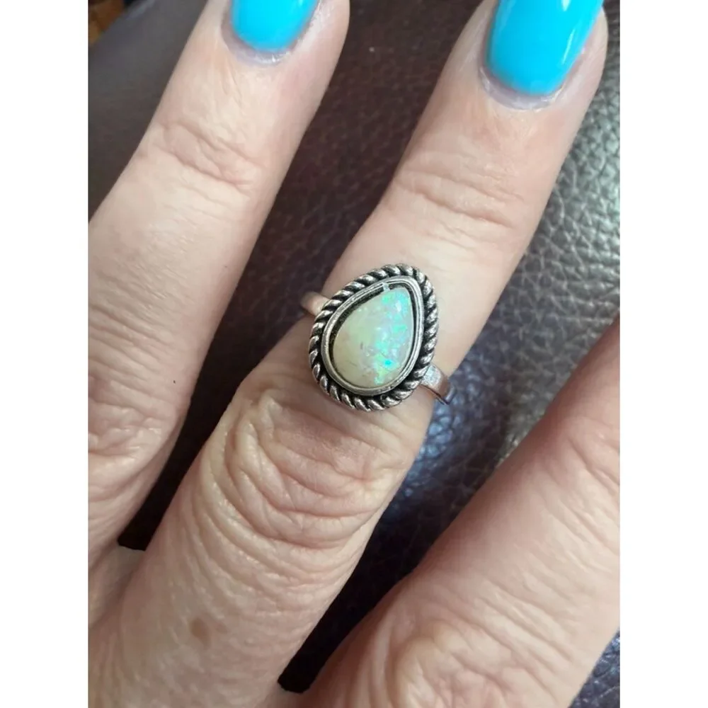 Vintage Silver-Tone Costume Ring with Faux Opal Cabochon – Approx. Size 5-6
